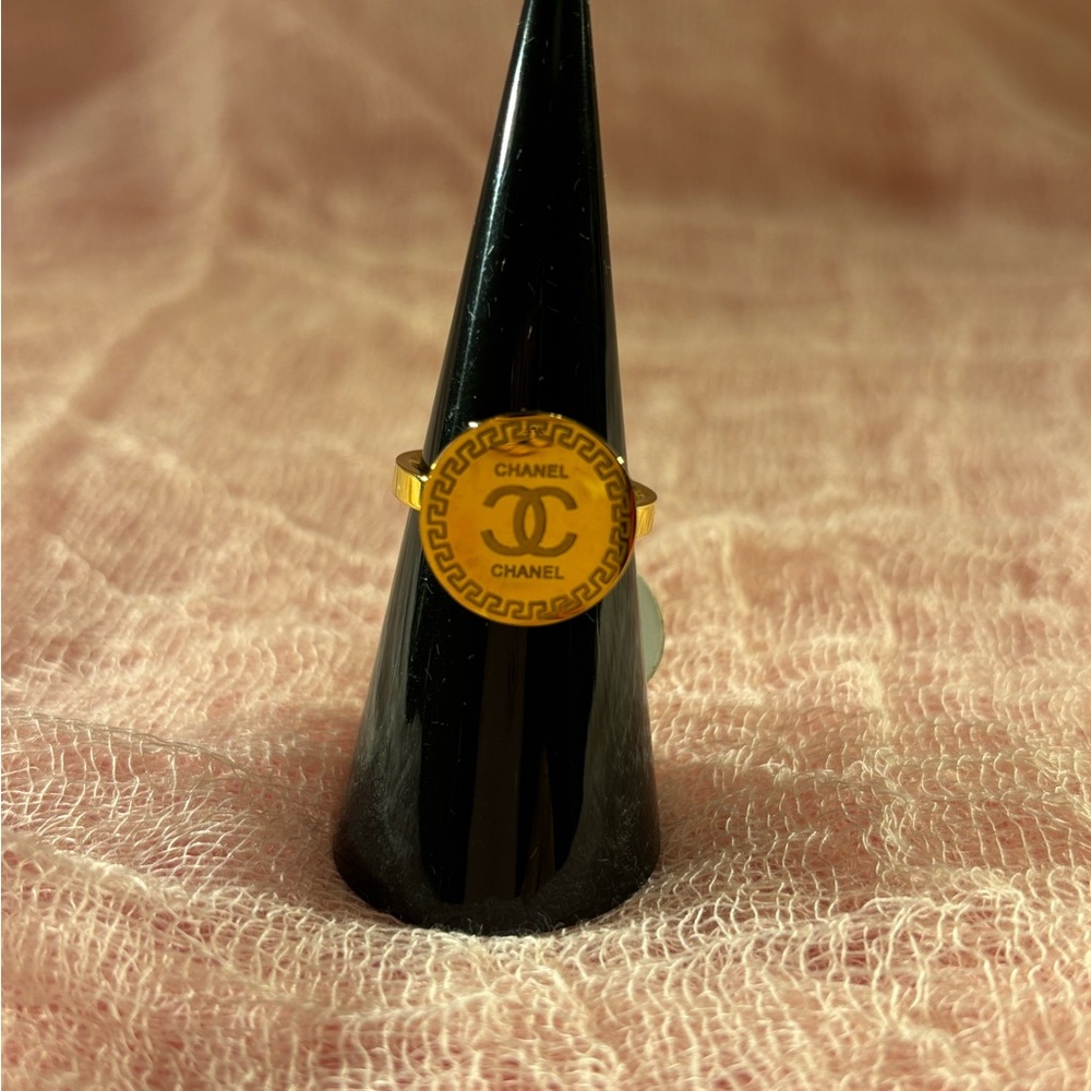 CC Gold Ring - Elegant Women's Size 6